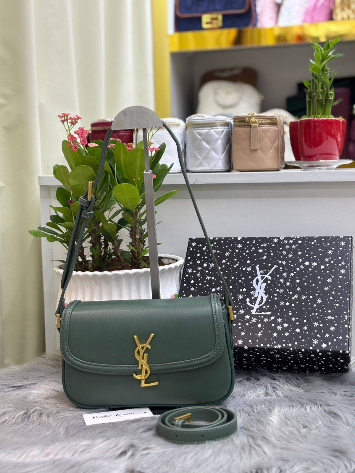 YSL
SIZE  ………24CM 🥰

90 dhs❣️

with box🌷
🎁🎁🎁

Zain224
♥️♥️♥️