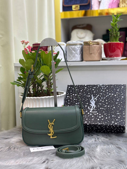YSL
SIZE  ………24CM 🥰

90 dhs❣️

with box🌷
🎁🎁🎁

Zain224
♥️♥️♥️