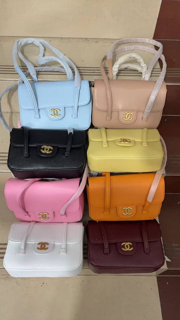 CHANEL 
21cm
105 dhs✅

Zain44
♥️♥️♥️