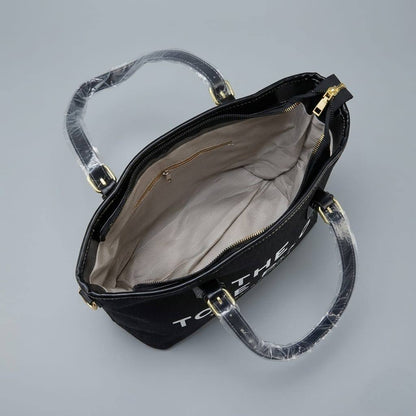 Marc Jacobs
ᴛʜᴇ ᴛᴏᴛᴇʙᴀɢ ᴢɪᴘ
ᴄᴀɴᴠᴀss ᴍᴀᴛᴇʀɪᴀʟ
ɪᴛ ʜᴀs ʟᴏɴɢ sᴛʀᴀᴘ
sɪᴢᴇ : 37 cm

75 dhs✅

Zain31
♥️♥️♥️