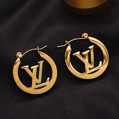 New arrival branded earrings Aed 
30 dhs🪙🌨️
40 dhs🪙🌨️

pair with branded box and paperbag🎁🎁🎁

Zain243
♥️♥️♥️