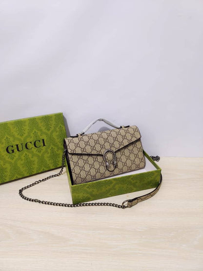Coach

70 dhs🪙💕 

high quality 

with box  
🎁🎁🎁
23cm

Zain26
♥️♥️♥️