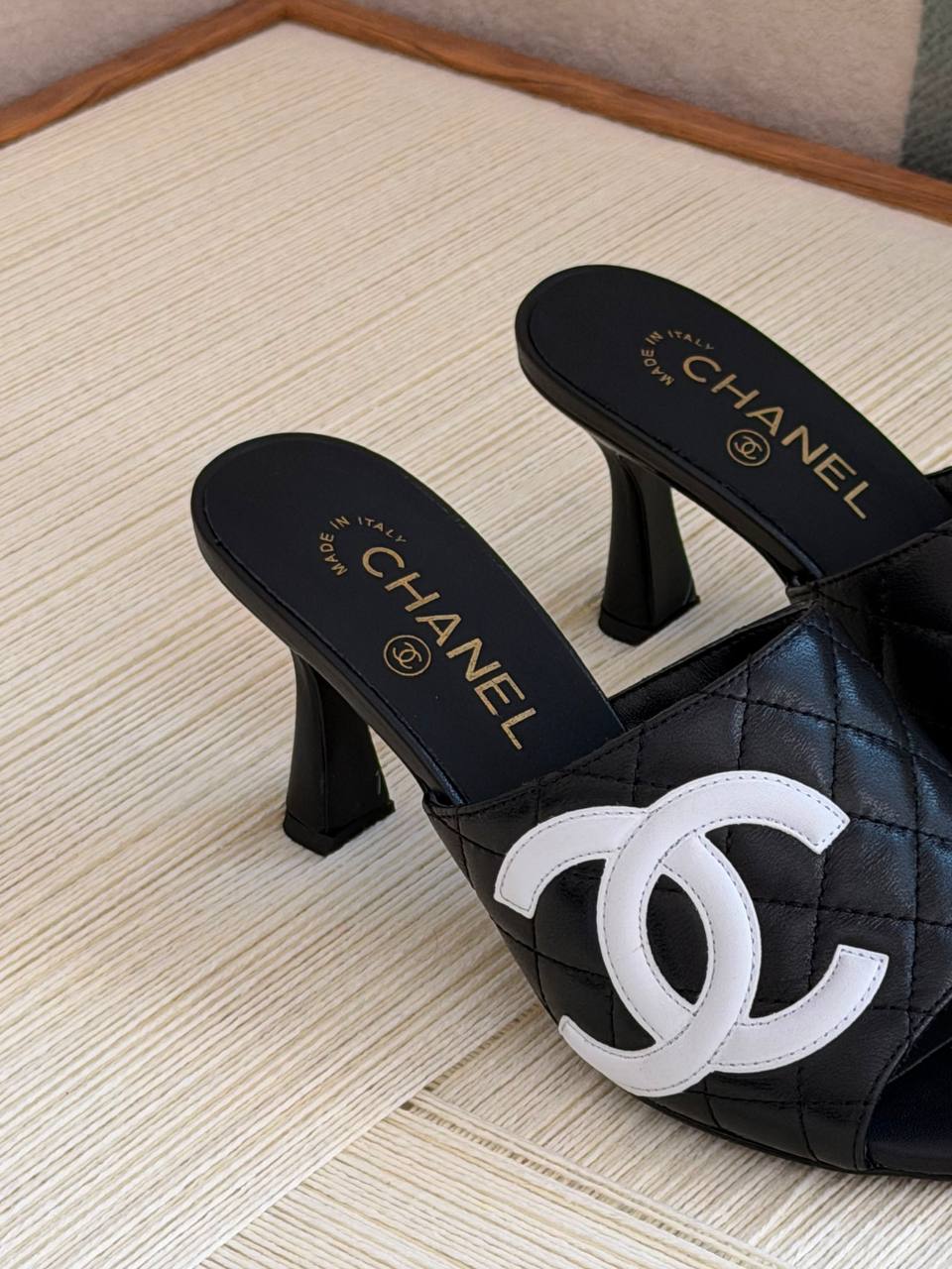 CHANEL
QUALITY:SUPER MASTER 😍💥
SIZE:36 TO 42😍🥰
450 dhs✅

Zain319
♥️♥️♥️