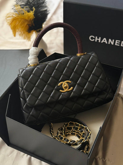 CHANEL

25cm
370 dhs❤️

Top quality 
With box🎁

Zain167
♥️♥️♥️