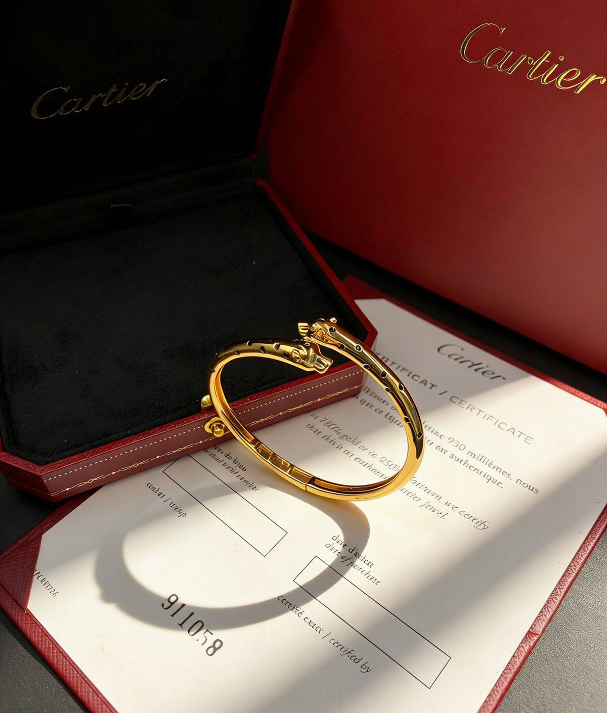 CARTIER BANGLE 
MASTER✨💫
80 dhs🇦🇪🇦🇪

 WITH BOX AND PAPER BAG🛍️🎁

Zain89
♥️♥️♥️