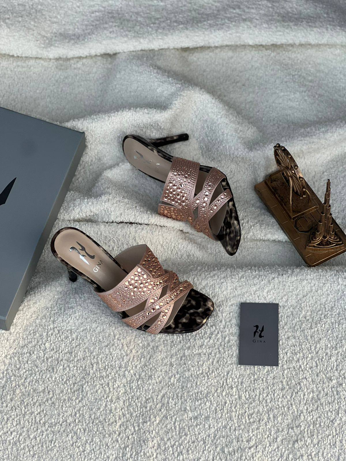 New. Gina  heel

   Size  .  36.  to 41

90 dhs❣️

Zain80
♥️♥️♥️