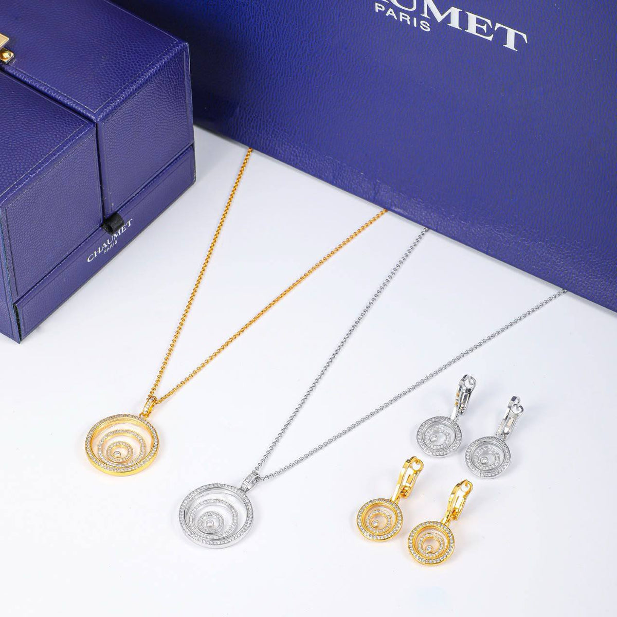 Chopard
 
Necklace 🦋
Earring👀
Master quality 💯
With normal boxes 📦 
200 dhs🇦🇪🇦🇪

With master box 🗃️ 
235 dhs🇦🇪🇦🇪

Zain216
♥️♥️♥️