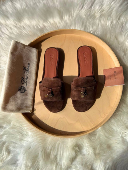 Loro piana
Master quality 
Size: 36 to 41
450 dhs✅

Zain318
♥️♥️♥️