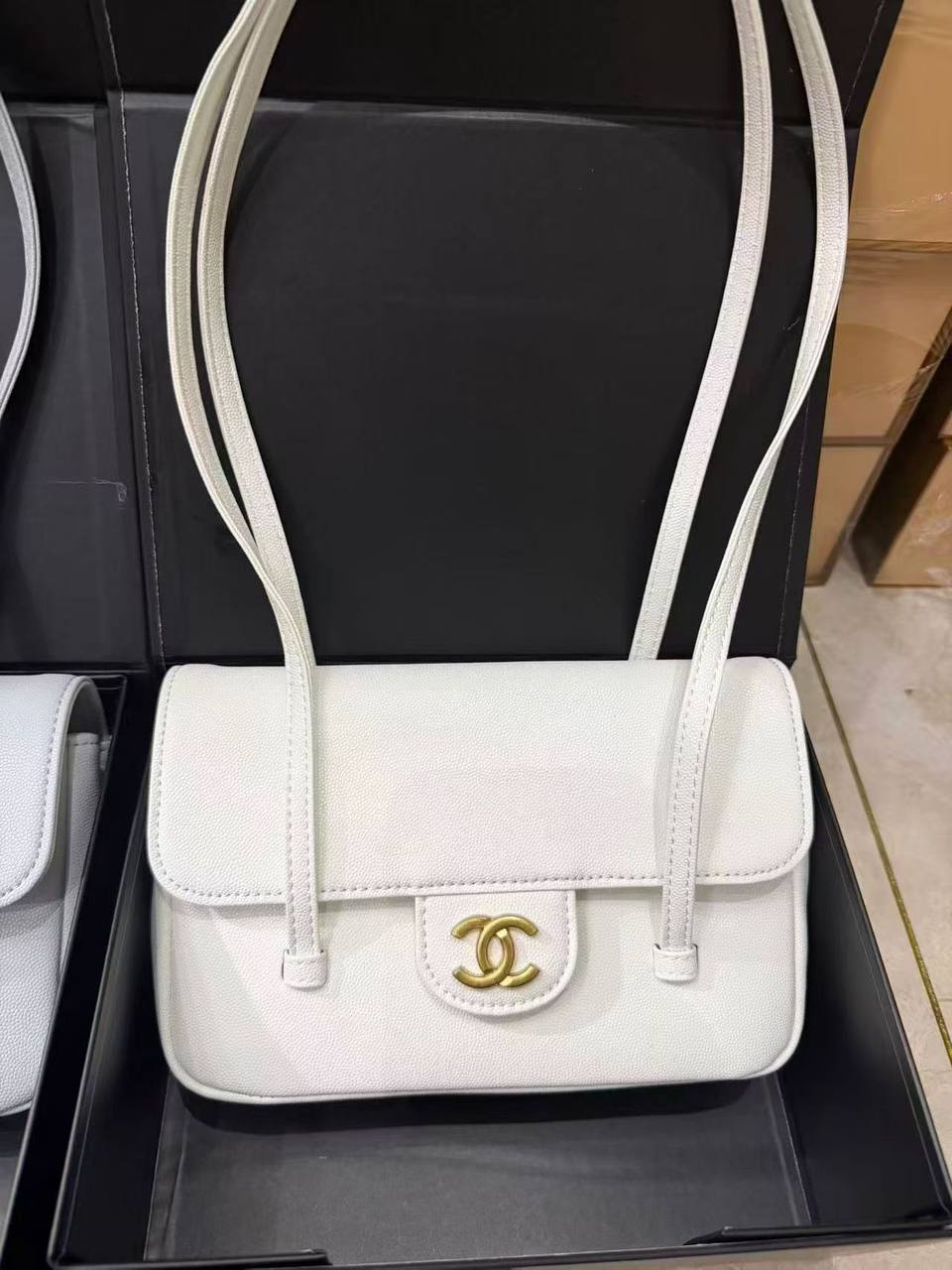 Chanel
with box
100 dhs💓

Zain143
♥️♥️♥️