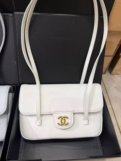 Chanel
with box
100 dhs💓

Zain143
♥️♥️♥️