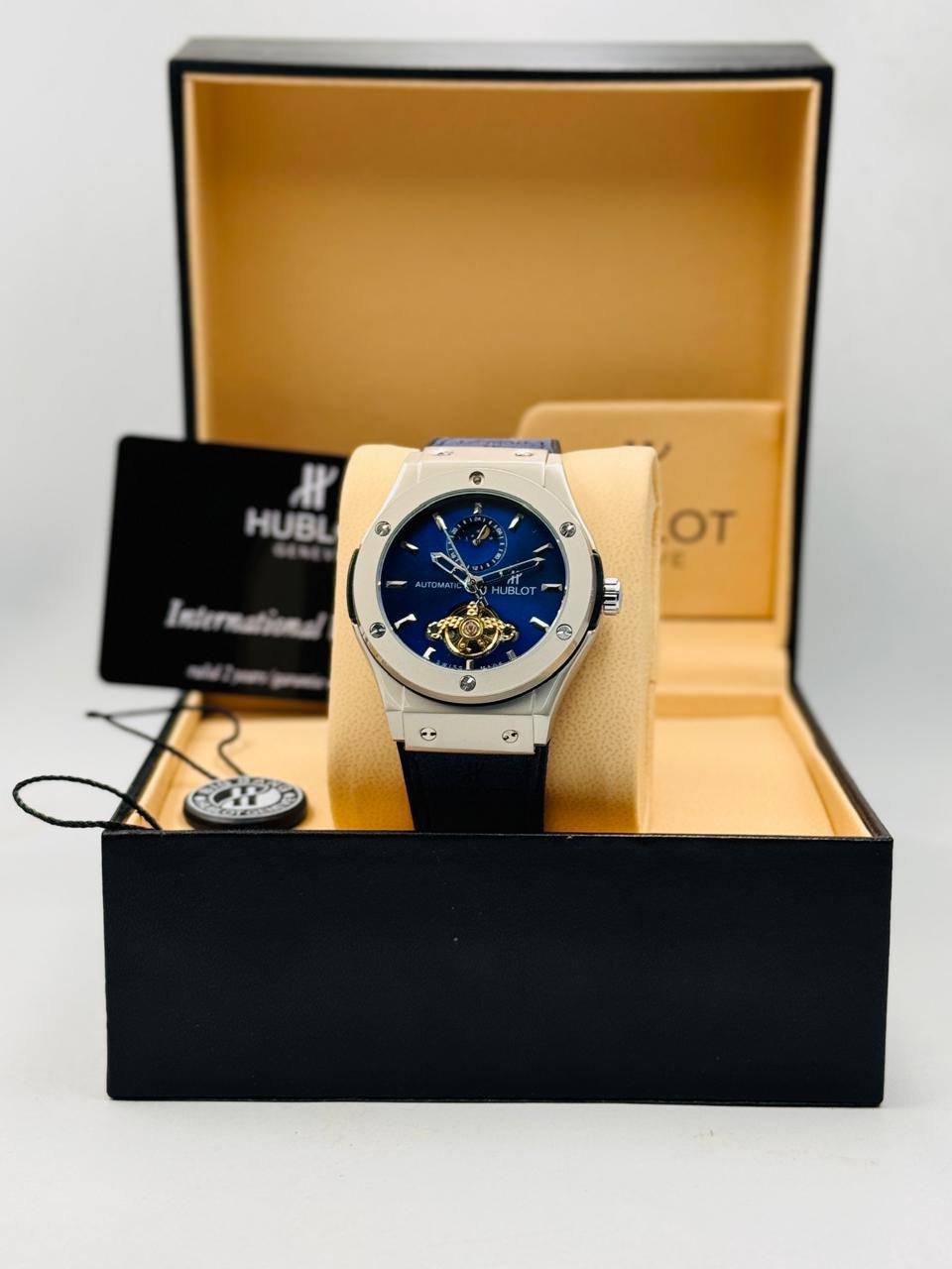 Hublot Automatic Men
*First quality*🔥
140 dhs🪙💕

Zain08
♥️♥️♥️