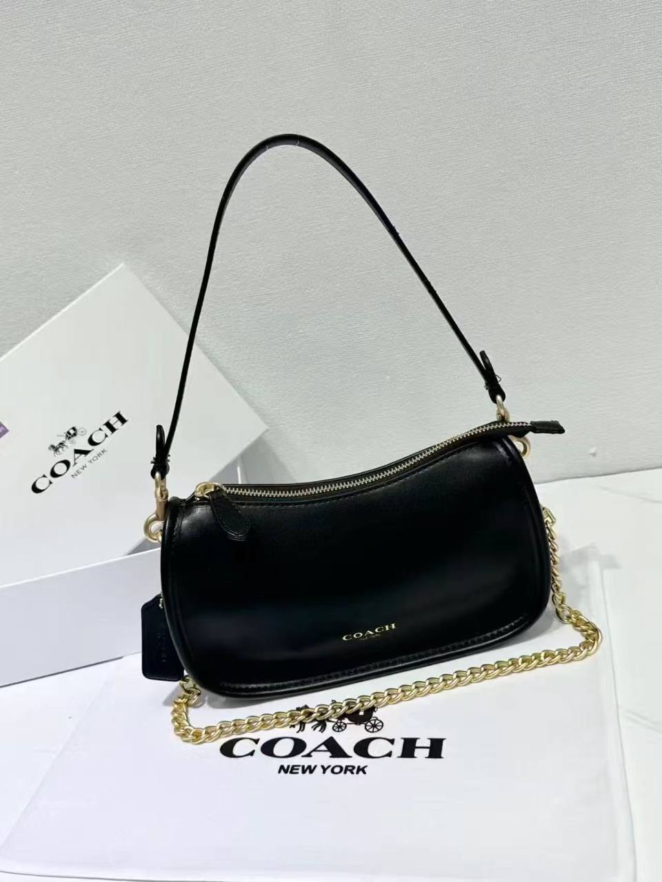 COACH
Best quality 

WITH BOX
🎁🎁🎁

90 dhs✅
size 24CM

Zain290
♥️♥️♥️