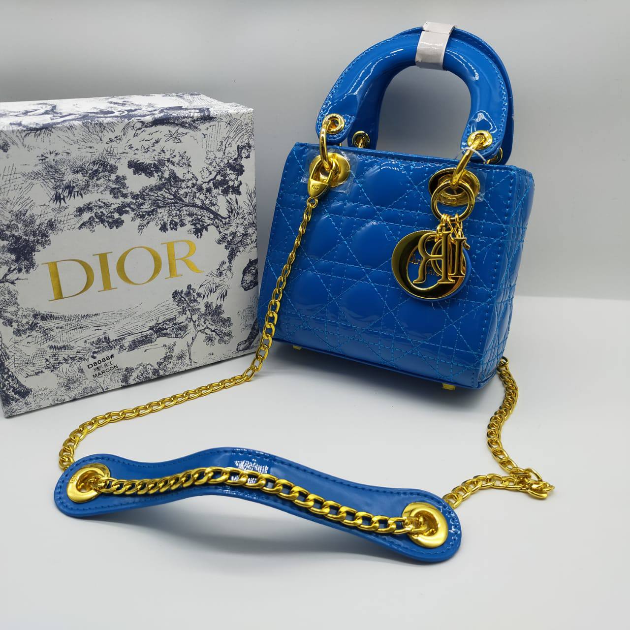 Dior
105 dhs🪙🖤 

with box 
🎁🎁🎁

Zain235
♥️♥️♥️