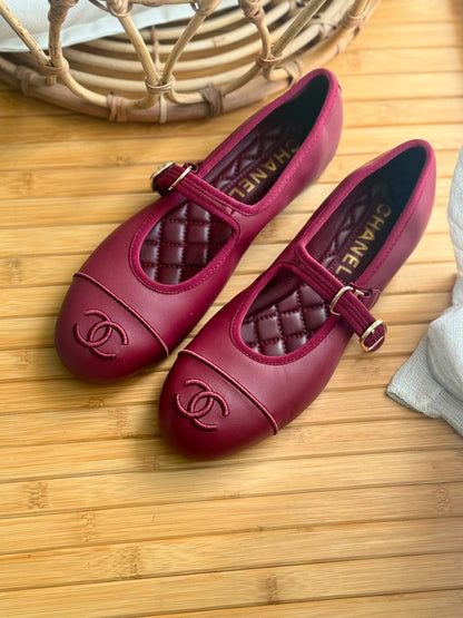 𝗖𝗛𝗔𝗡𝗘𝗟

𝗦𝗶𝘇𝗲 𝟯𝟱 𝘁𝗼𝗼 𝟰𝟮 
430 dhs🇦🇪🇦🇪

Zain303
♥️♥️♥️