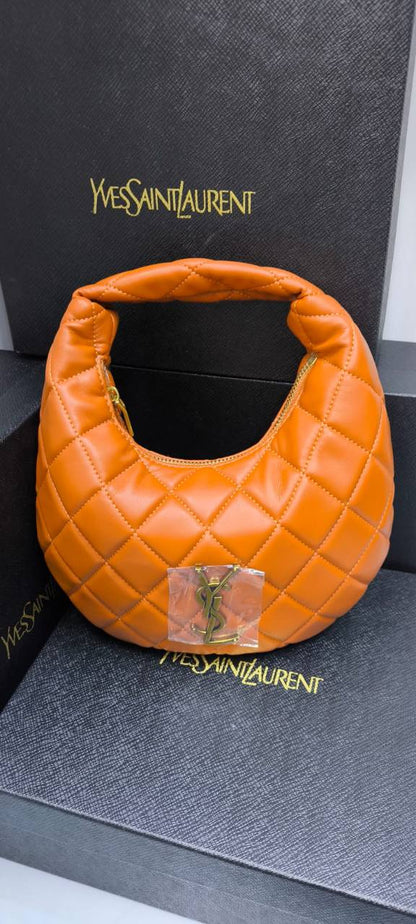 YSL
with box
🎁🎁🎁

95 dhs✅

Zain203
♥️♥️♥️