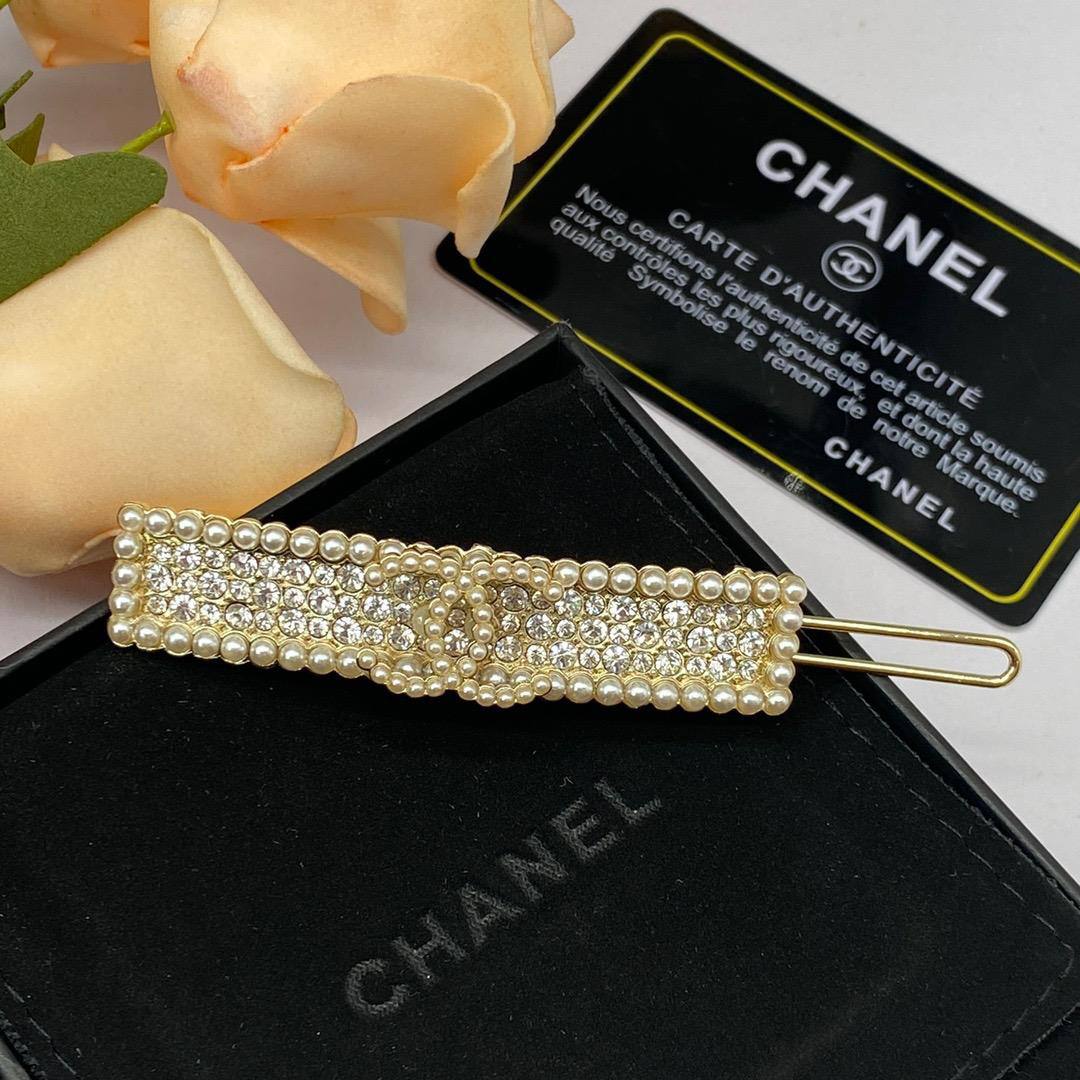 HAIR CLIP
MASTER✨
55 DHS✅
 WITH BOX AND PAPER BAG🎁🛍️

Zain89
♥️♥️♥️