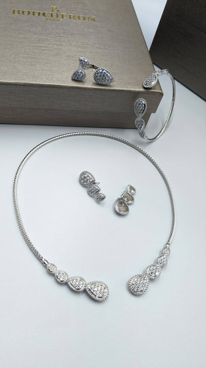 Boucheron
Master Quality
Necklace, Earrings, Bracelet & F. Ring
350 dhs🇦🇪
 with Good Box 🎁

Zain210
♥️♥️♥️