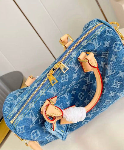 LV
SPEEDY

SIZE 30 cm

For Price 👇 WhatsApp✅
0568585901 
0507557372
0552275751 Owner Zain 👌


Zain274
♥️♥️♥️