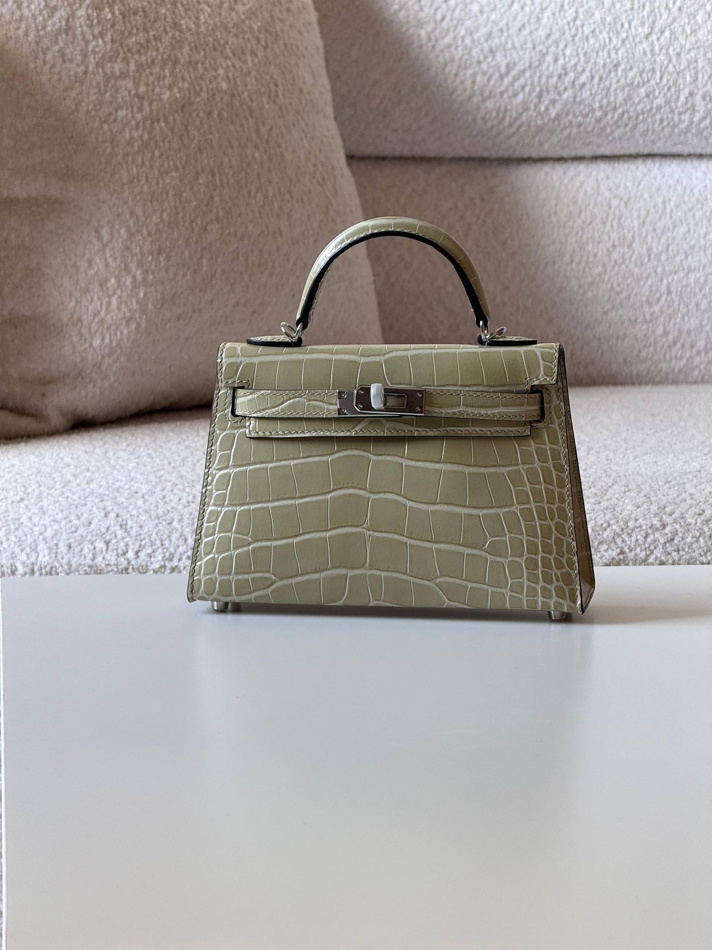 Hermes

minikelly 19cm💕

master quality😍

with box❤️
🎁🎁🎁

550 dhs❣️

Zain52
♥️♥️♥️