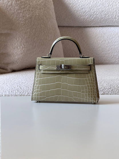 Hermes

minikelly 19cm💕

master quality😍

with box❤️
🎁🎁🎁

550 dhs❣️

Zain52
♥️♥️♥️