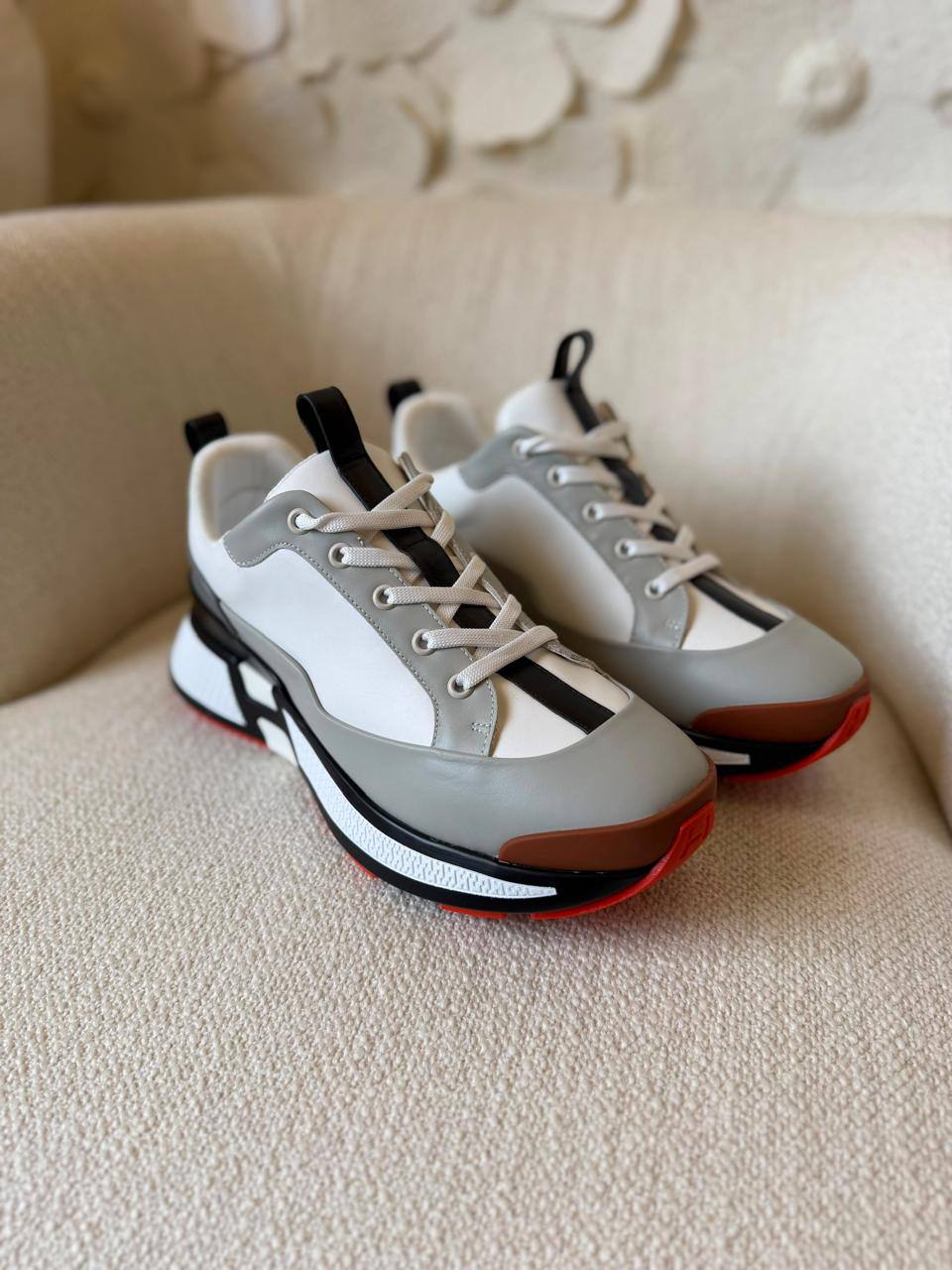 HERMES 🪼
*bouncing sneaker*
*TOP QUALITY*
*size: 40 to 46*
520 dhs💛

Zain185
♥️♥️♥️