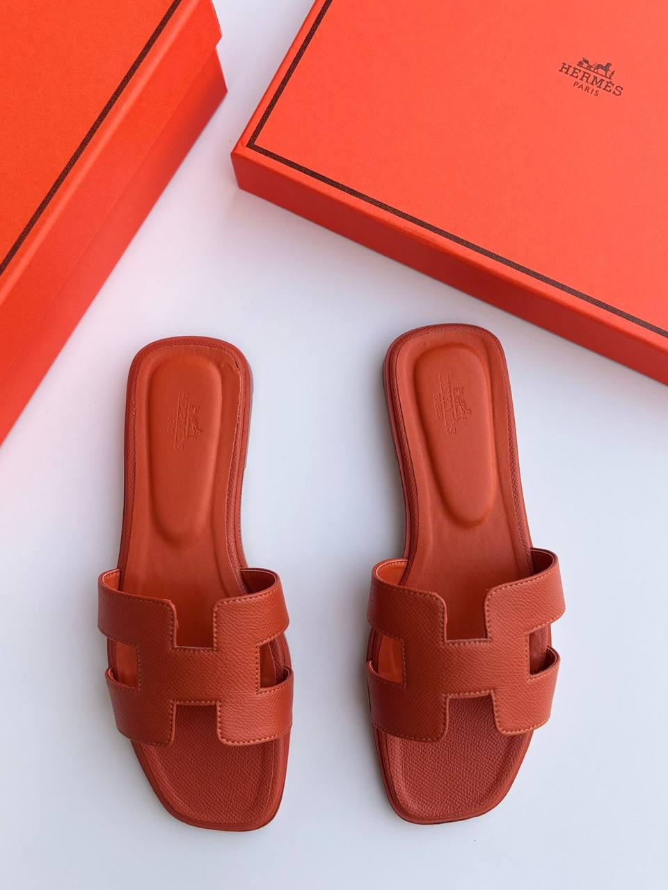Hermes slipper
100 dhs🪙💕
High Quality
Size 36-42

Zain55
♥️♥️♥️