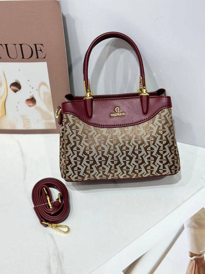 Aigner
95 dhs🪙
size：21×10×14cm
Good quality 

with box
🎁🎁🎁

Zain39
♥️♥️♥️