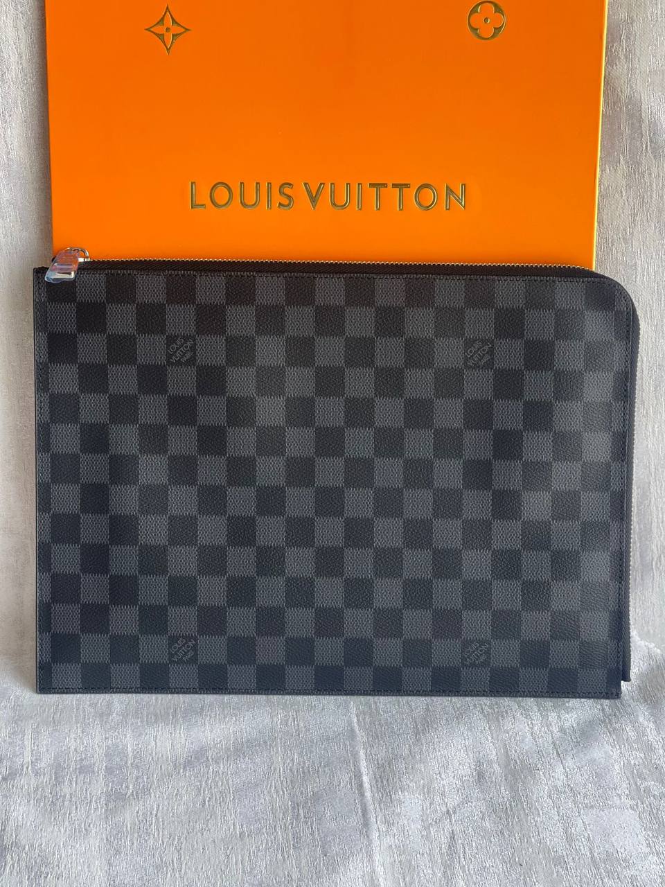 LV
*File bag*
*Master quality*
350 dhs💓

Zain179
♥️♥️♥️