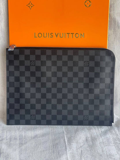LV
*File bag*
*Master quality*
350 dhs💓

Zain179
♥️♥️♥️