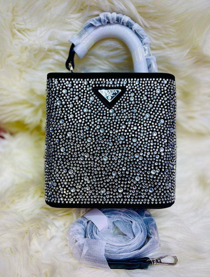 Valentino / Prada / Fendi
1⃣️First quality 

Size : 26 *19 cm

85 dhs✅

with 🖤 box🎁

Zain115
♥️♥️♥️