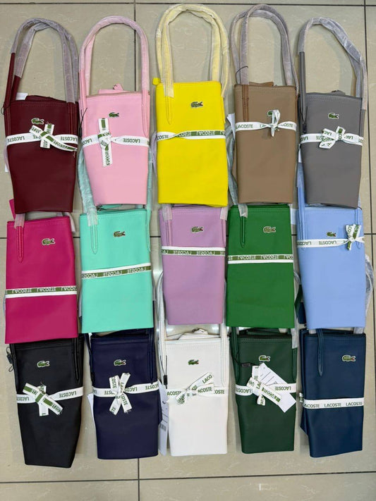 Lacoste

50 dhs💓

size 43×28×12cm

Zain213
♥️♥️♥️