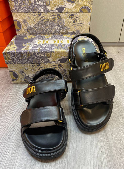 Dior Slippers, 

Good Quality 
Size 38 to 41

With box.pepper bag

105 dhs🇦🇪🇦🇪

Zain120
♥️♥️♥️