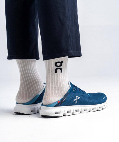 On Running Cloud 6 All ， 
Size 36-45 ，
220 dhs❣️

Zain18
♥️♥️♥️
