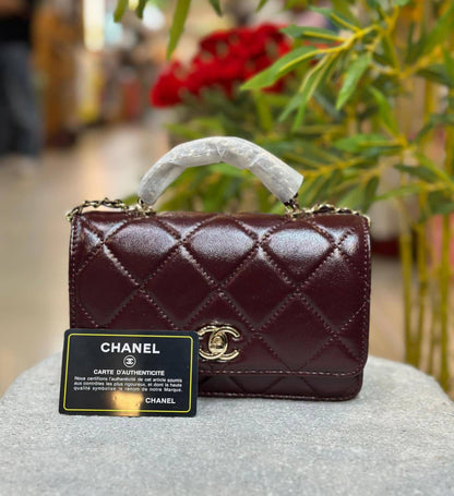 Chanel
Good quality 
with box 
🎁🎁🎁

95 dhs💓

Zain186