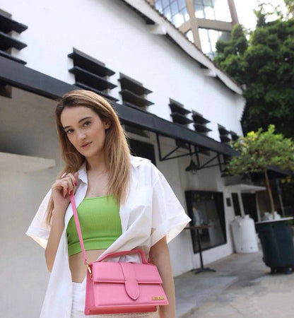 JACQUEMUS 

COPY ONE 

RESTOCK 

WITH BOX 

BIG SIZE  220 DHS……
(Leather)

Zain295
♥️♥️♥️♥️