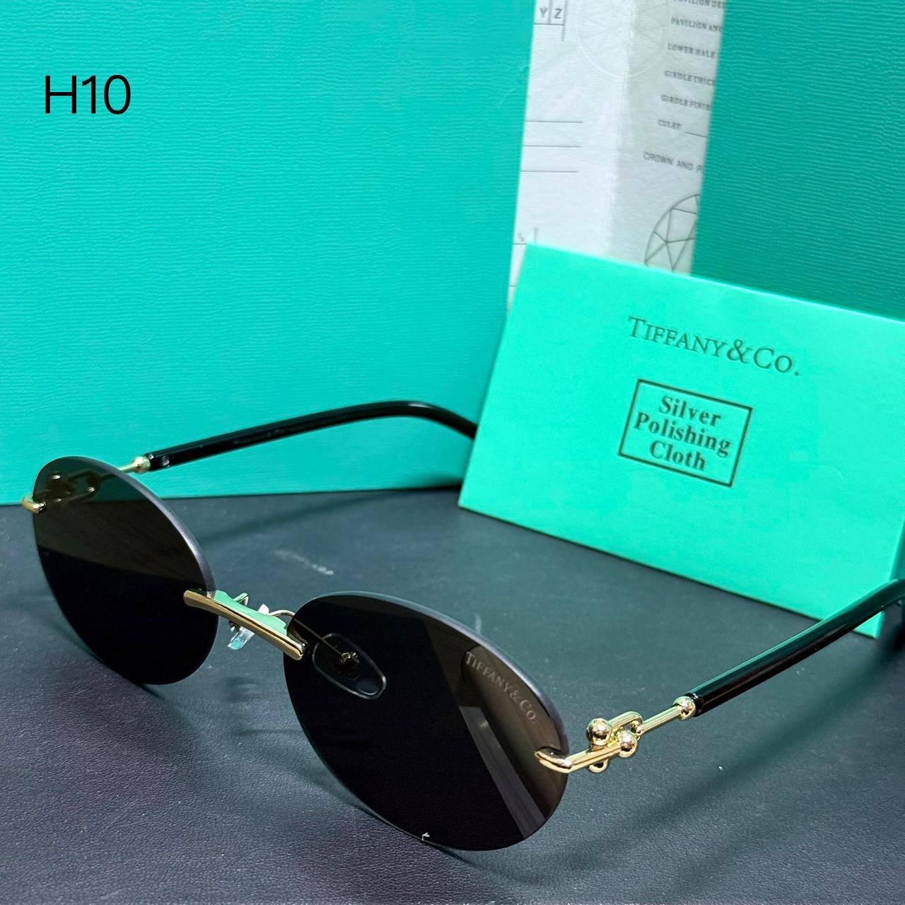 Tiffany ❤️‍🔥*
Sunglasses 🕶️ 
Copy one❣️
good quality 💯
With master box 🗃️ 
50 dhs🪙🌨️

Zain216
♥️♥️♥️