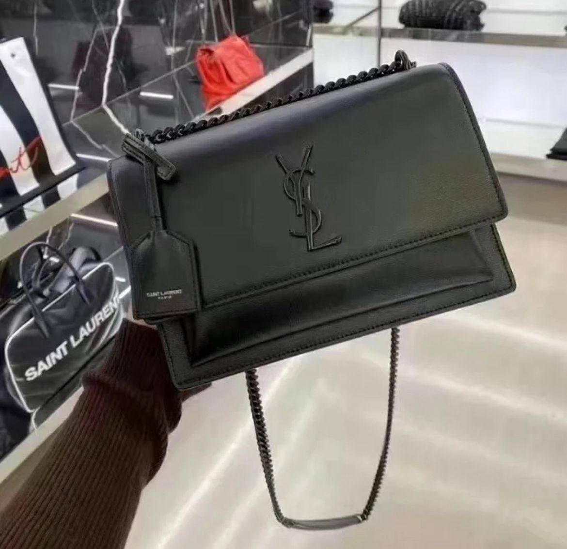 YSL
110 dhs❣️
SIZE：24cm
Good quality 

with box
🎁🎁🎁

Zain35
♥️♥️♥️