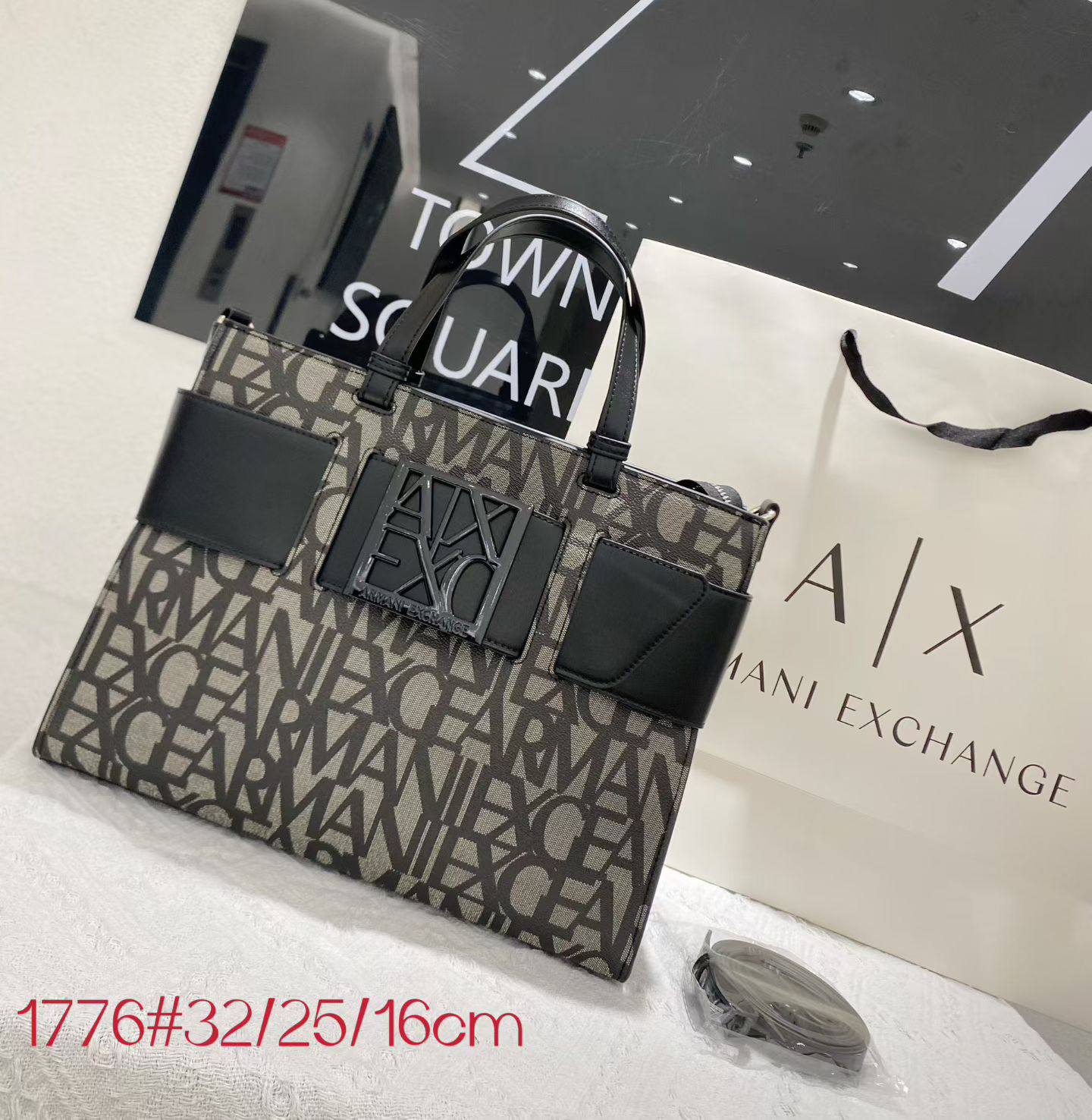 Armani Exchange
good quality
130 dhs🗽

Zain200
♥️♥️♥️