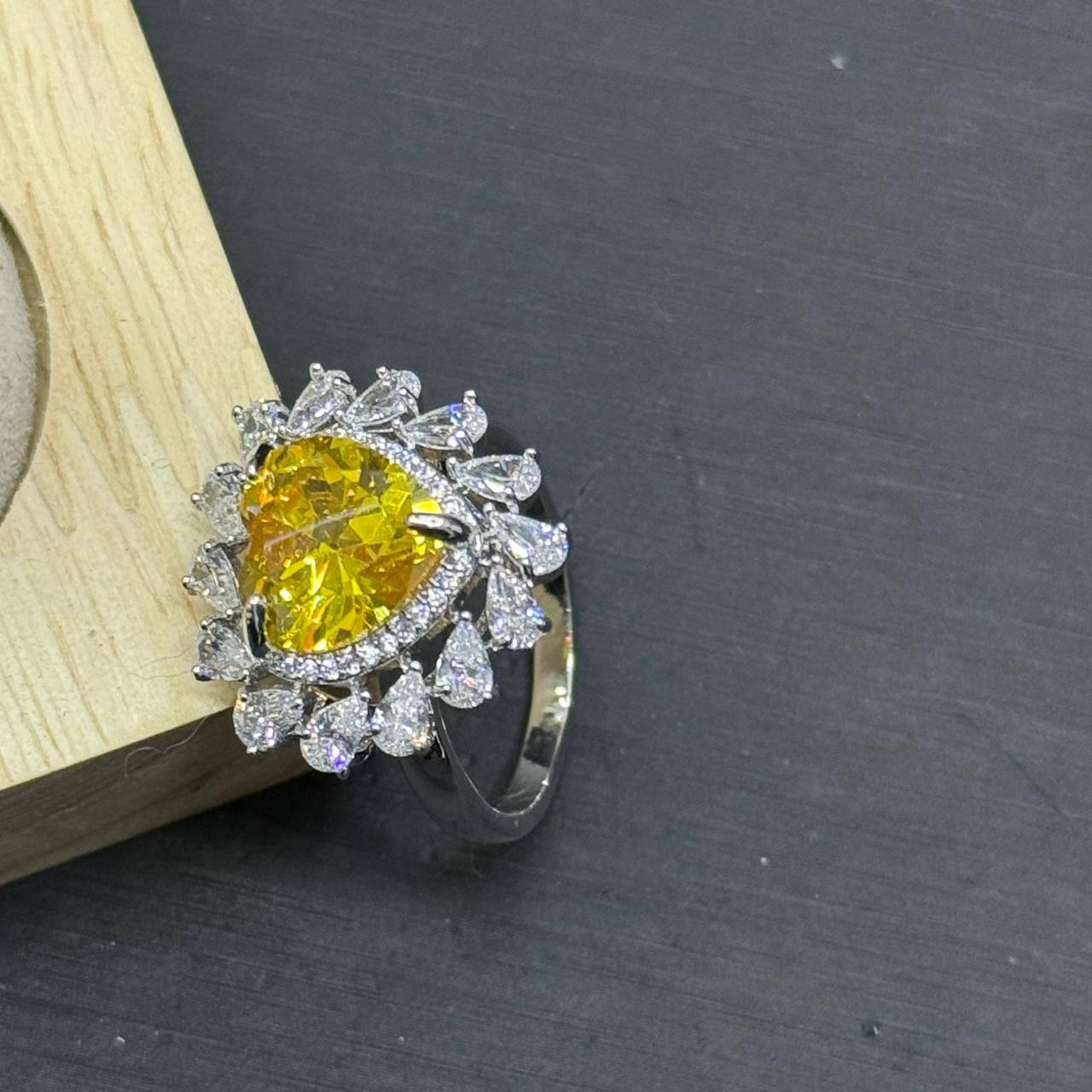 Fashion quality ❤️‍🔥*
Ring 💍 
Free size 
With black boxes 🗃️ 
30 dhs🪙💚

Zain216
♥️♥️♥️