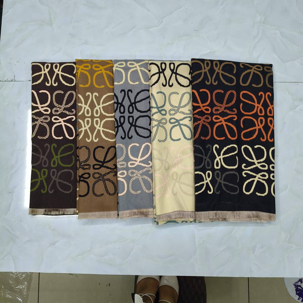 WINTER's SCARF 🧣🧣
ᴄᴏᴛᴛᴏɴ ᴍᴀᴛᴇʀɪᴀʟ
sᴍᴀʟʟ ᴛᴀssᴇʟ
sɪᴢᴇ : 190 x 65 cm

40 dhs🪙💚

Zain31