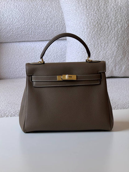 Hermes
kelly 28cm💥Master quality ✅with box📦
470 dhs✅

Zain52
♥️♥️♥️