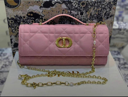 Dior

90 dhs🌺
high quality 

With box
🎁🎁🎁

Zain26
❤️❤️❤️
