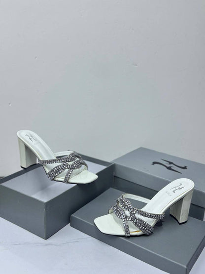 GINA 
size 36 to 41
115 dhs💓

Zain21
♥️♥️♥️