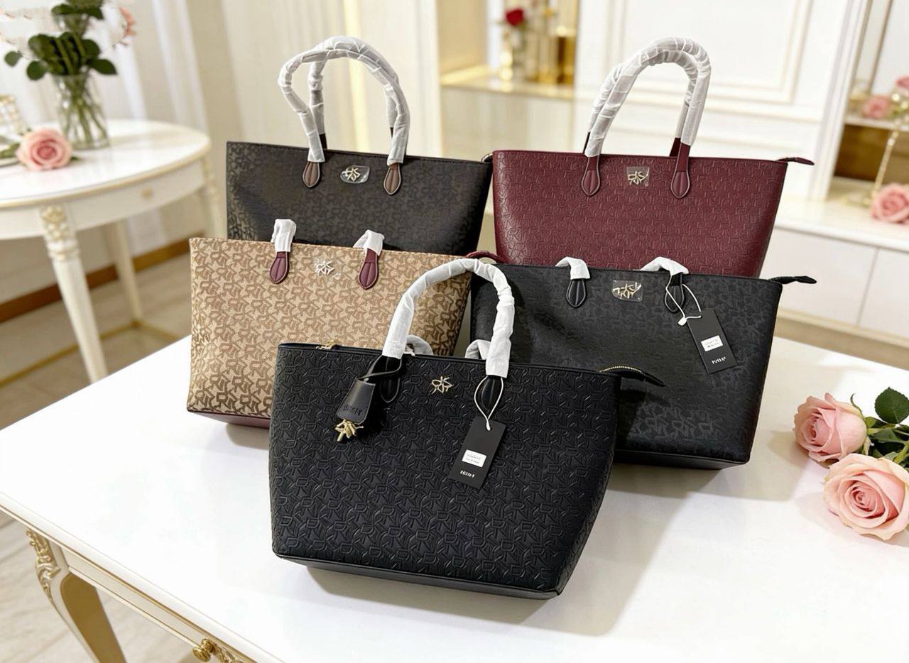 DKNY
100 dhs❣️
SIZE：50cm
good-quality with zipper 

Zain35
♥️♥️♥️