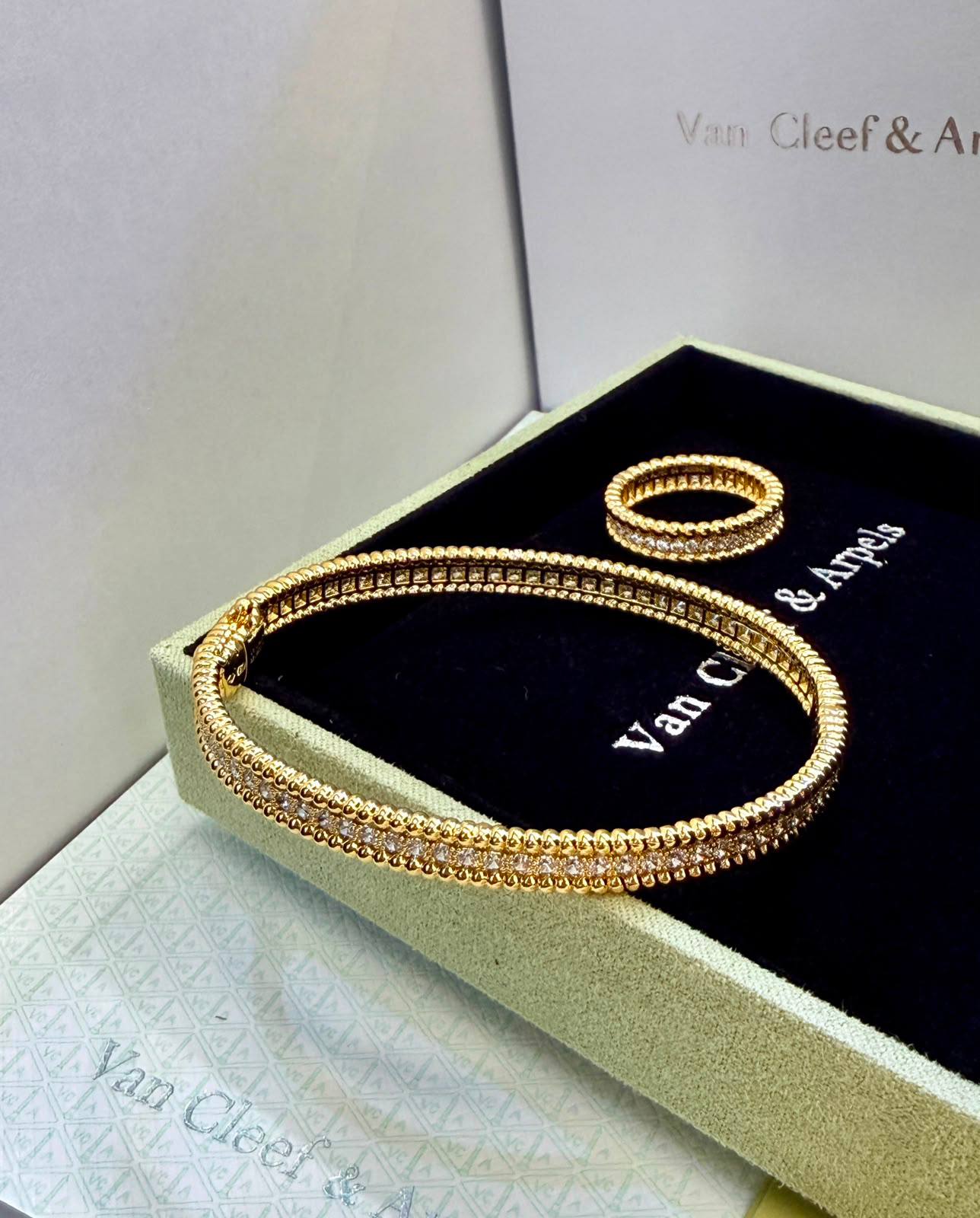 VCA
Bangle 
Ring 
230 dhs🇦🇪🇦🇪 with Original box 📦 
Supermaster Quality❤️

Zain209
♥️♥️♥️