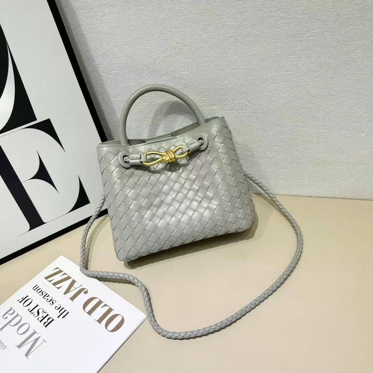 Bottega

withbox 
🎁🎁🎁
105 dhs🪙💕

Zain143
♥️♥️♥️