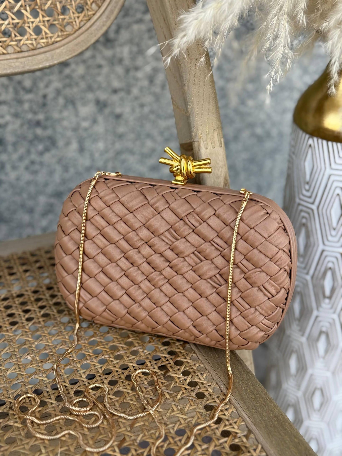 BOTTEGA VENETA
20cm
380 dhs🗽
Top quality 
With box🎁

Zain167
♥️♥️♥️