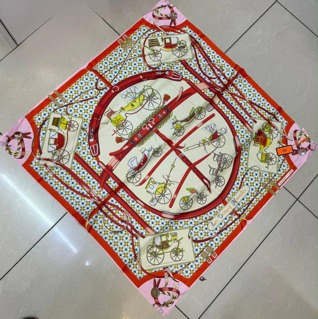 Silk square scarf 
40 dhs🇦🇪🇦🇪
Size 90*90

Zain93
♥️♥️♥️