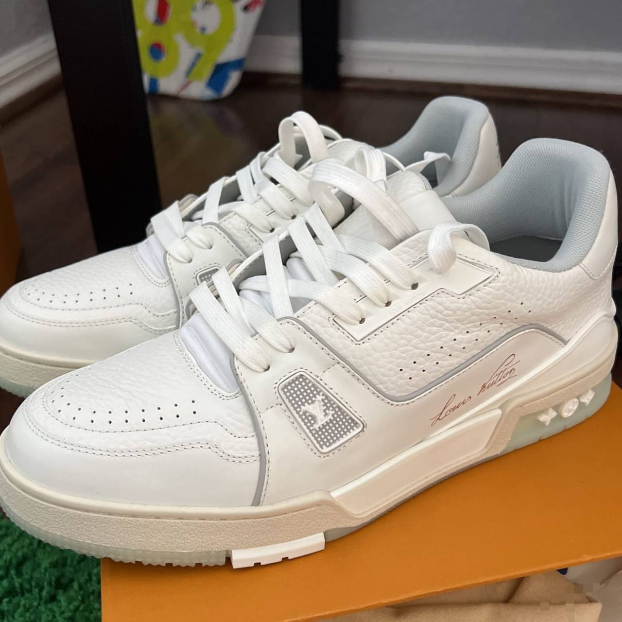 LV
☘️ *SIZE  36  to 41 ☘️                                                                                                       
280 dhs💓

Zain224
♥️♥️♥️