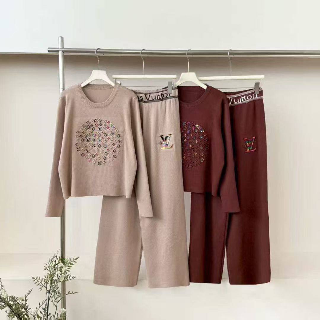 *New collections 
140 dhs💕🪙
*good  quality  ✅
*Sizes: free size 
*AVAILABLE NOW*

Zain231
💕💕💕